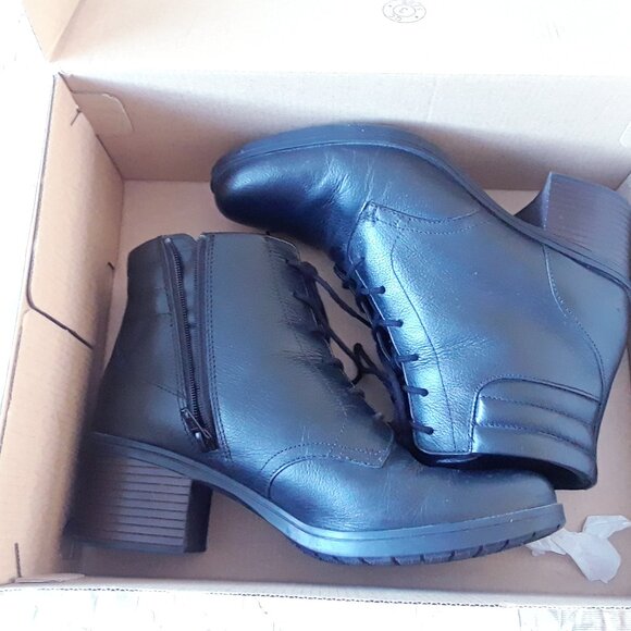 NWOT Clarks Hollis Jasmine Black Leather Boots NEW - Picture 4 of 16